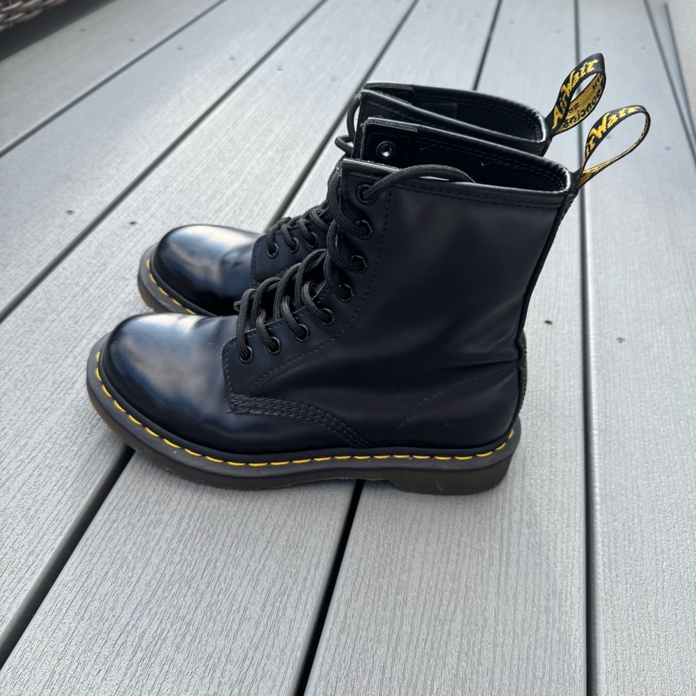 Doc Martens Women’s Smooth Leather Lace Up Boots - Picture 3 of 11